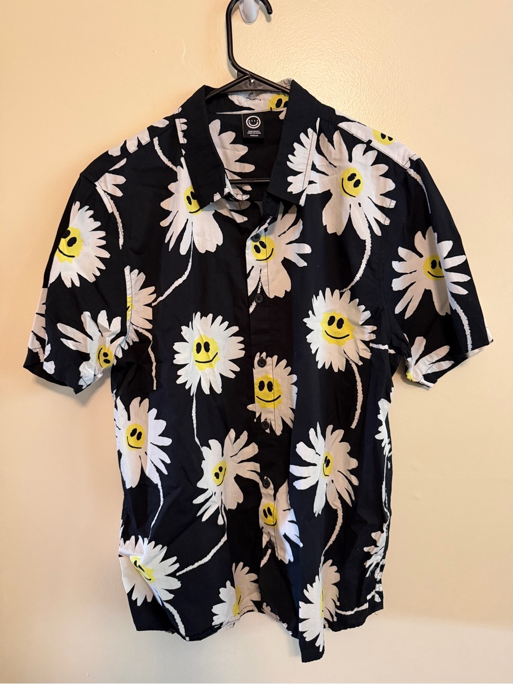 Neff Black Short-Sleeve Daisy Print Shirt with White & Yellow Flowers